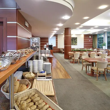 Interhotel Montana فندق Špindlerŭv Mlýn