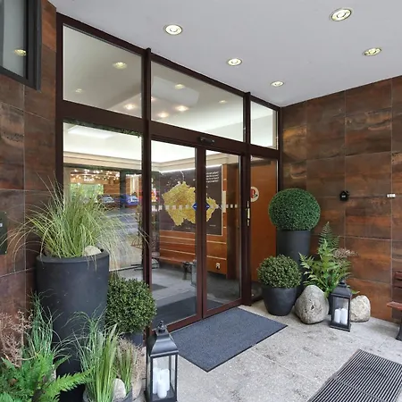 Interhotel Montana فندق 3*