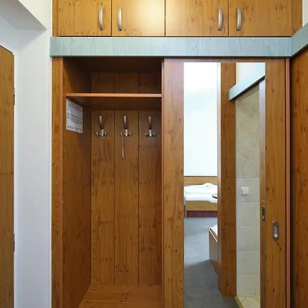 Interhotel Montana فندق 3*
